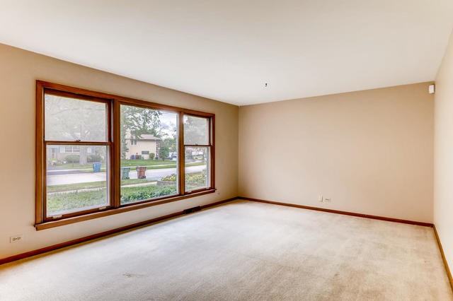 1020 Maple Rd - Photo 2 of 17