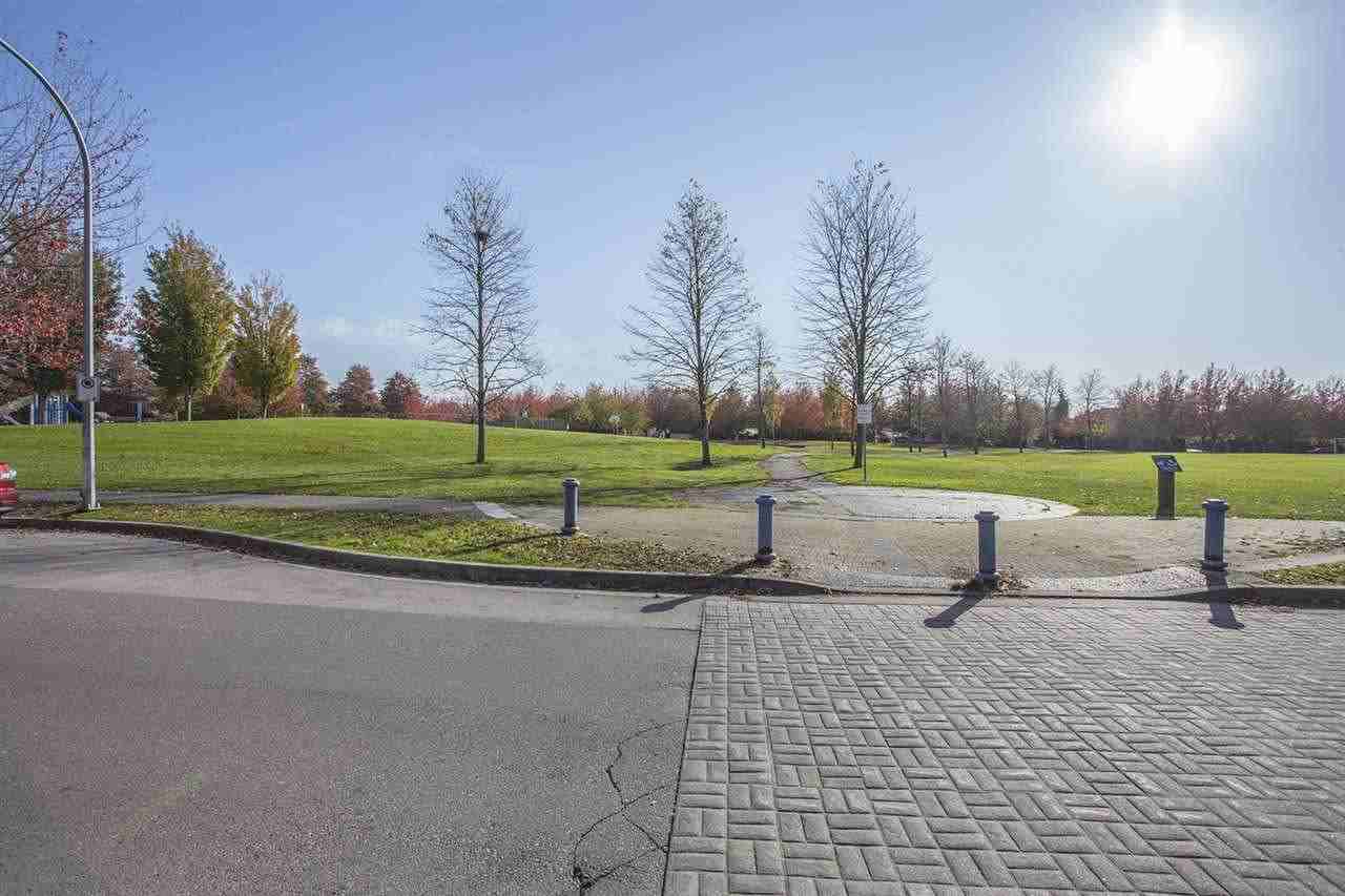 5888 Dover Cres #4F - Photo 3 of 10