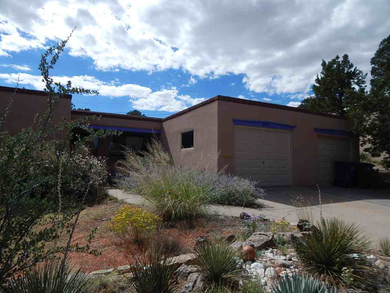 214 Spruce St - Photo 2 of 23