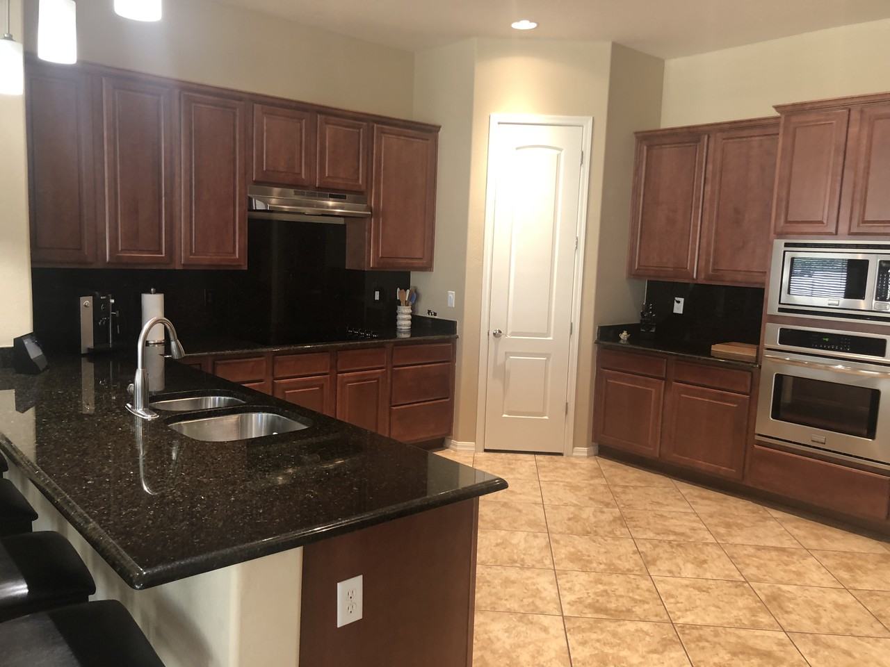 863 W Orchard Ln - Photo 2 of 10