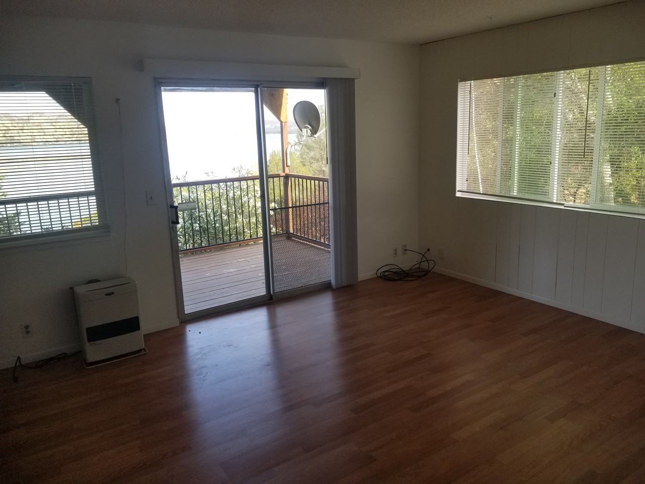 10628 Edgewater Dr - Photo 3 of 9