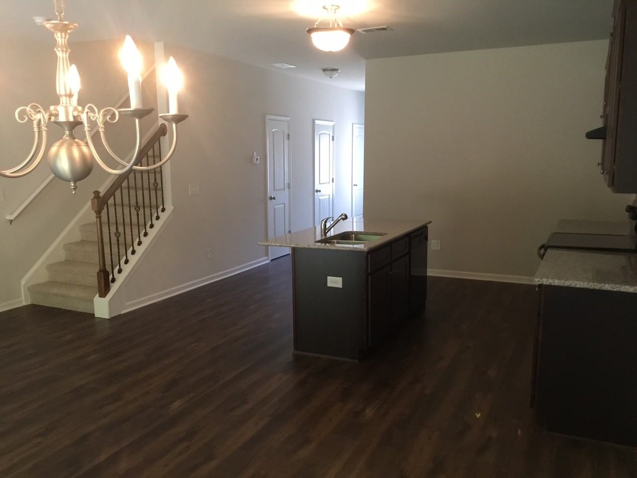 1585 Iris Walk - Photo 2 of 11