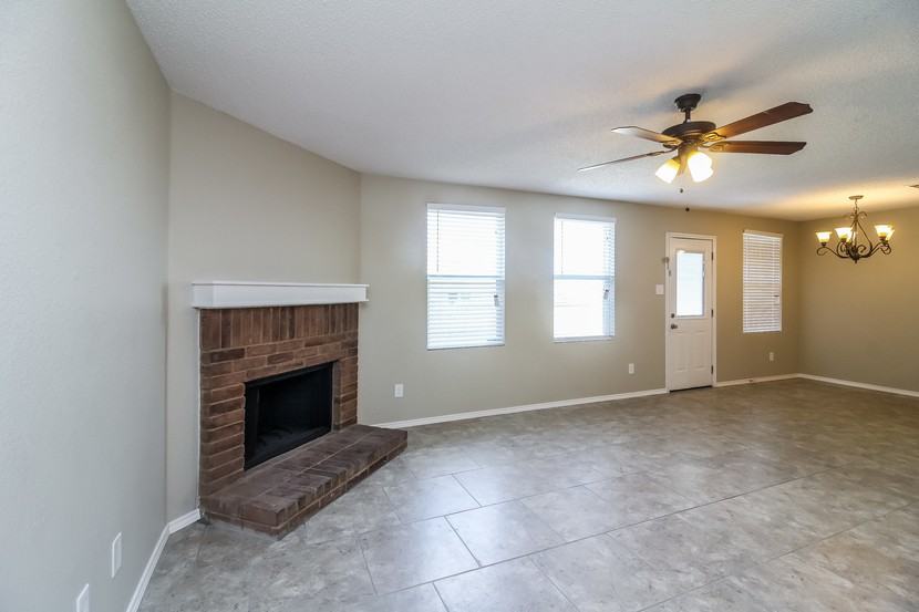 1209 Candler Dr - Photo 2 of 15