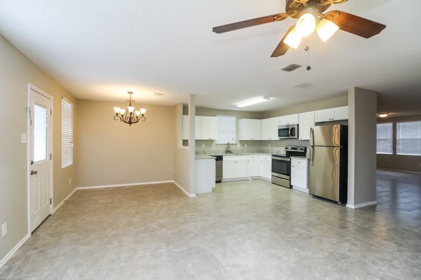 1209 Candler Dr - Photo 3 of 15