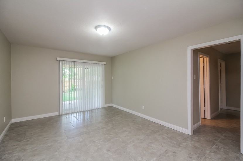 3031 Touraine Dr - Photo 3 of 15