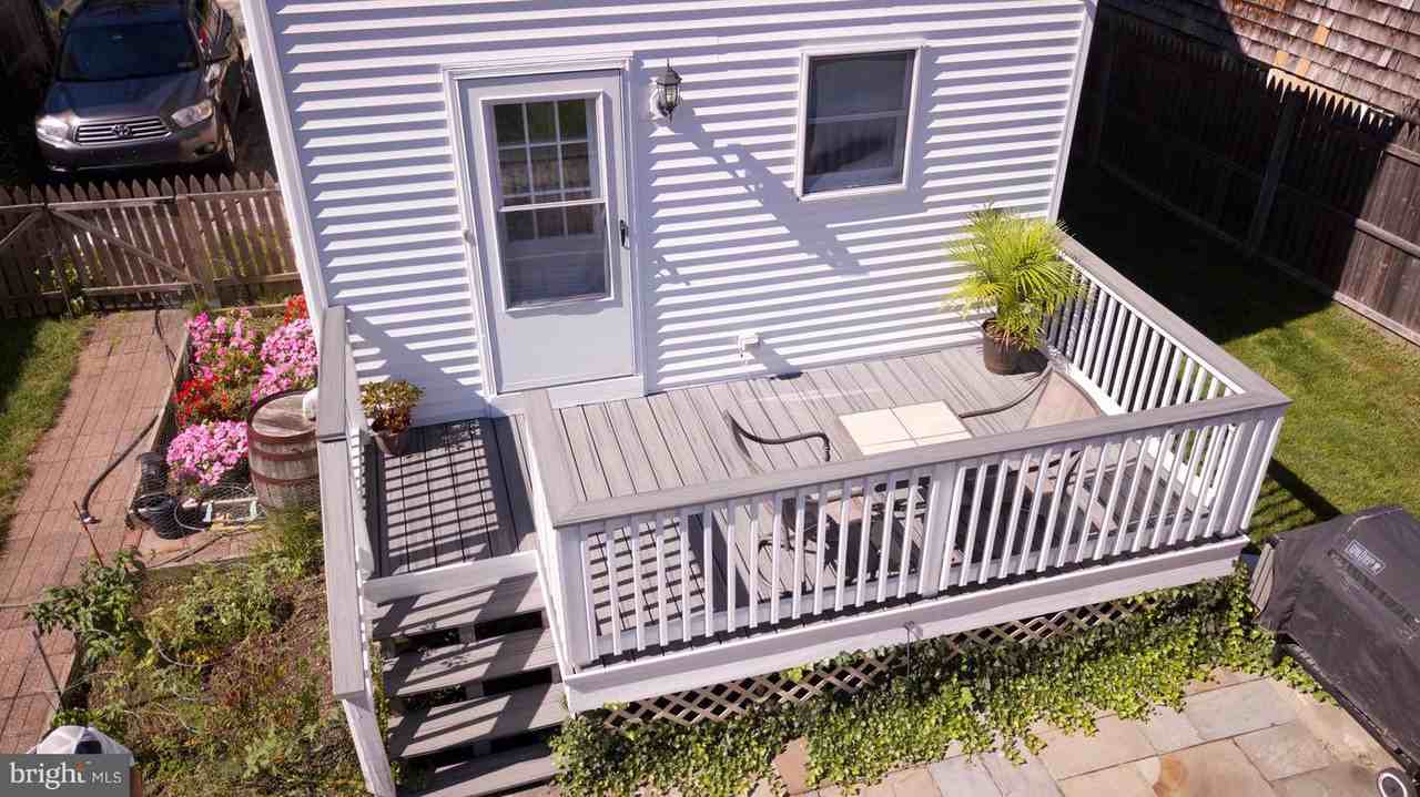 717 Moore Ave - Photo 3 of 25