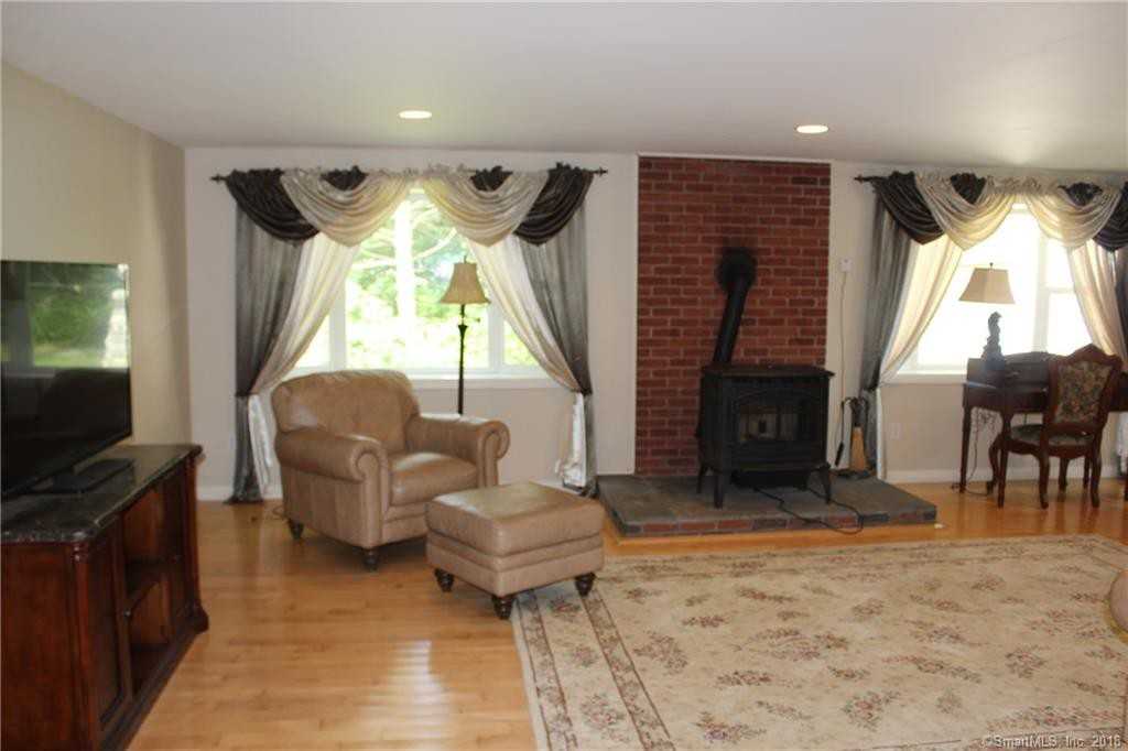 70 Rowland Rd - Photo 3 of 20