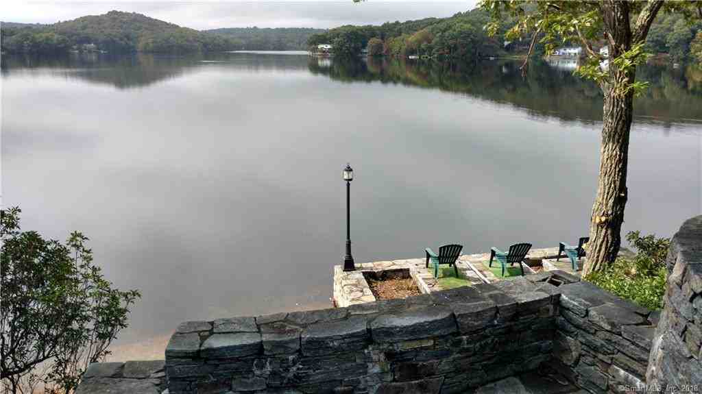 19 Hickory St - Photo 2 of 13