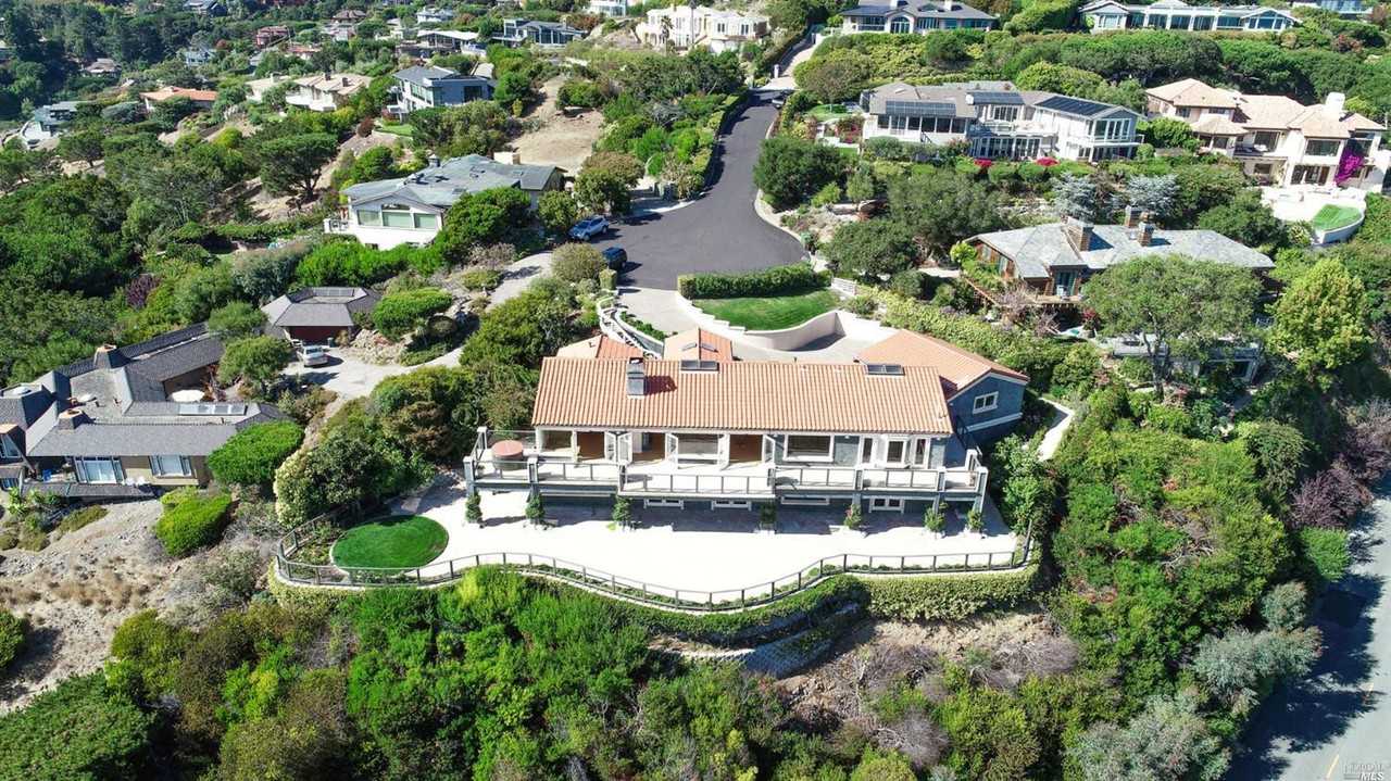 5 Berke Ct - Photo 2 of 31