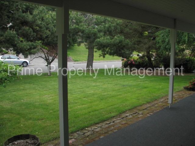 11243 SE 76th St - Photo 3 of 34