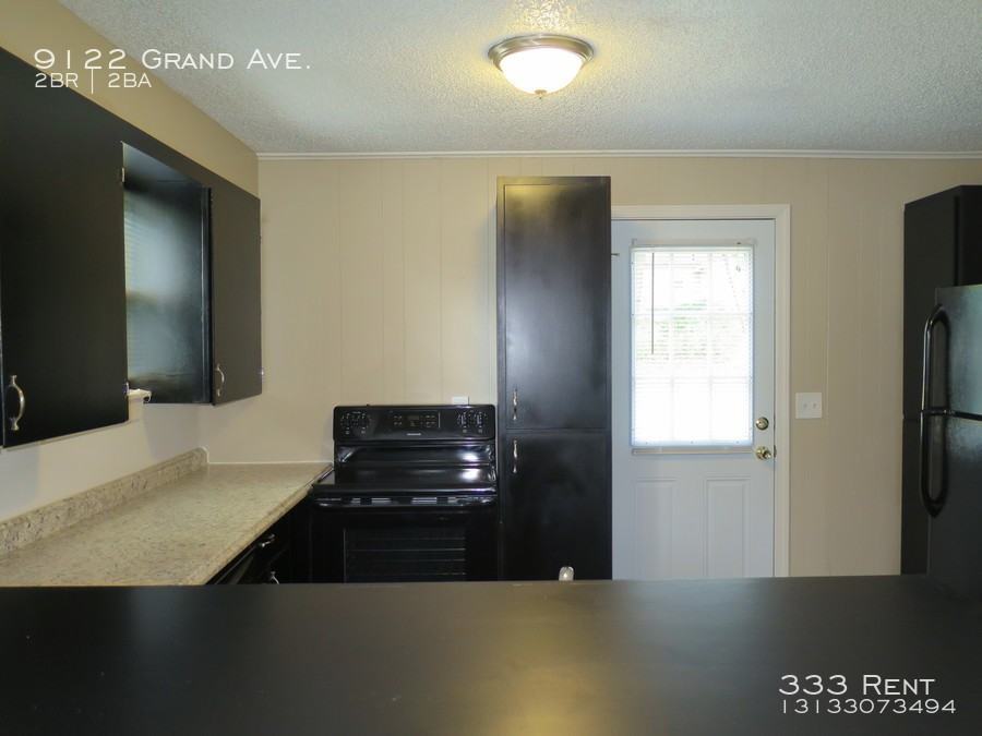 9122 Grand Ave - Photo 3 of 9