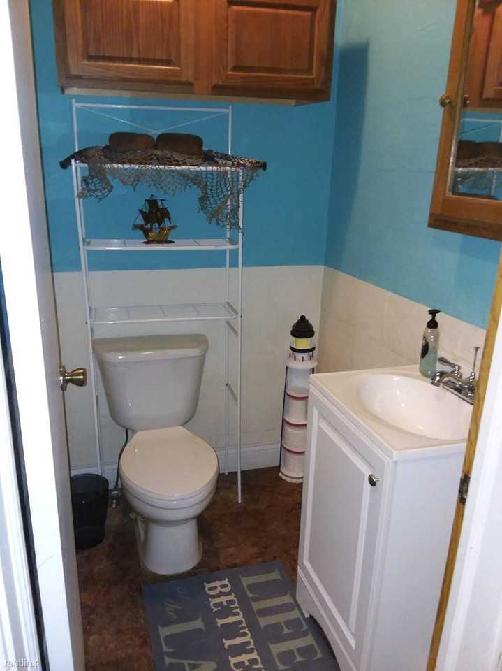 105 S Ottawa St - Photo 2 of 10