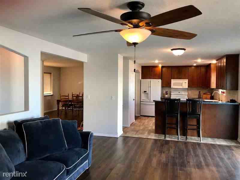 12404 W Chandler Ave - Photo 3 of 17