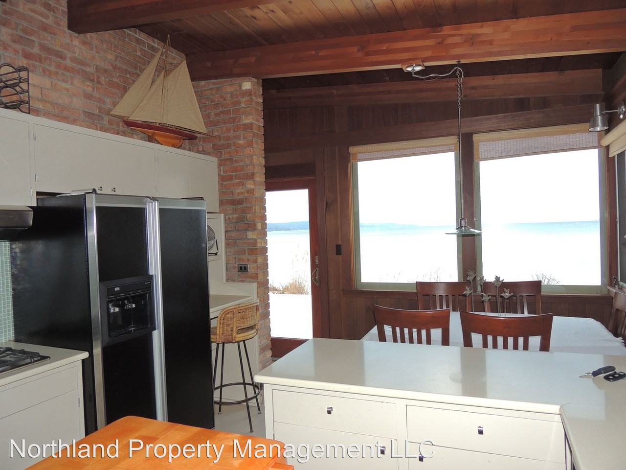 213 S Shore Dr - Photo 3 of 16