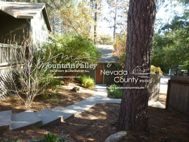 660 Manzanita Ln - Photo 3 of 31