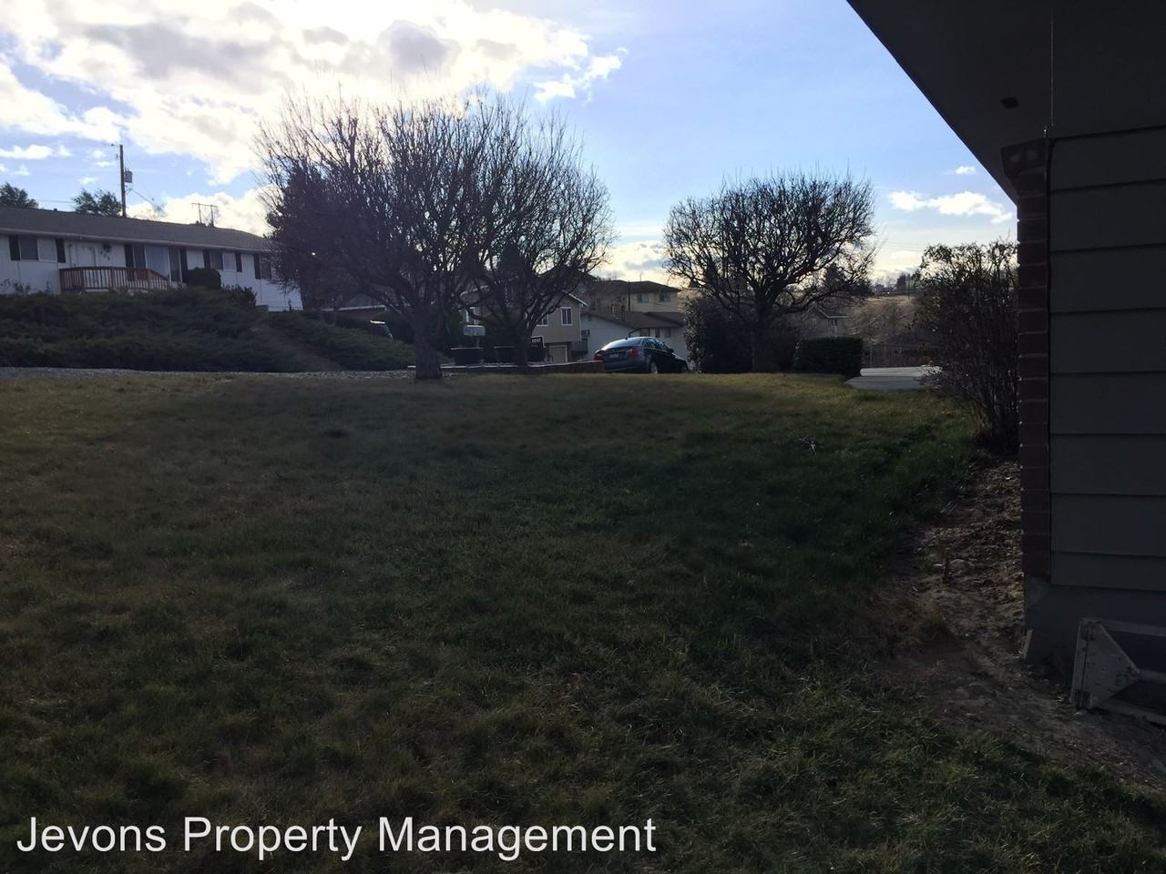 903 Riverview Ave - Photo 2 of 17