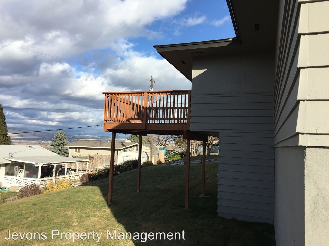 903 Riverview Ave - Photo 3 of 17