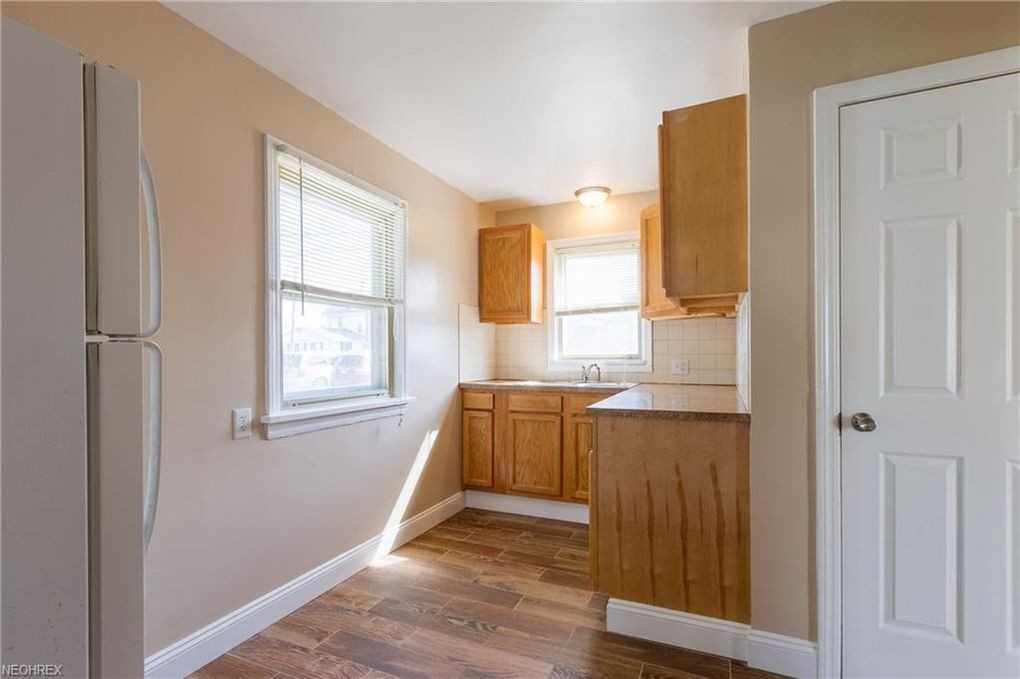 1341 Ridgeway Pl NW - Photo 2 of 8