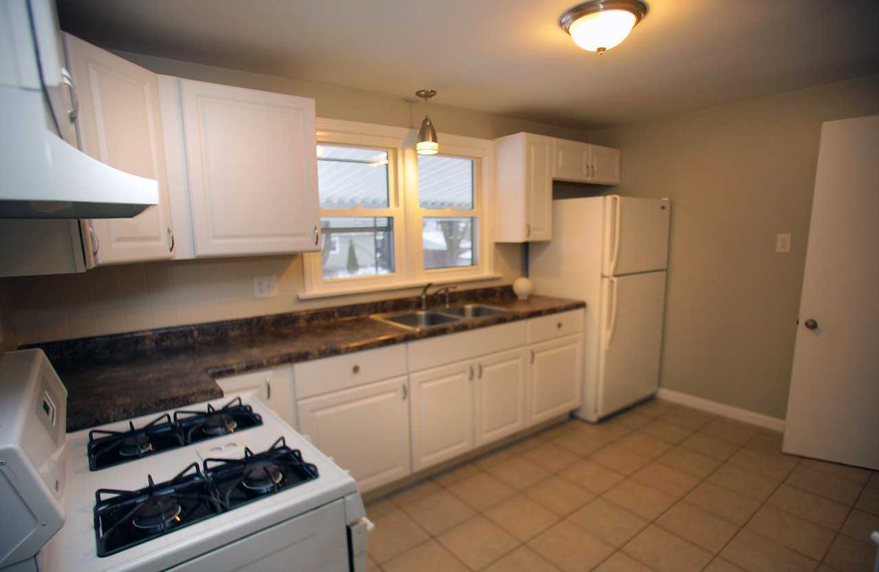 1502 37th St NW - Photo 2 of 10