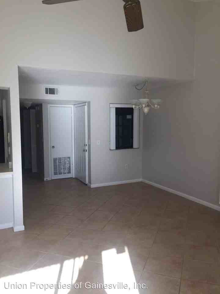 4333 SW 20th Ln - Photo 3 of 13