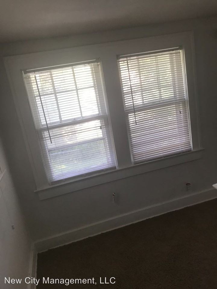 2204 E Gregory Blvd - Photo 3 of 29