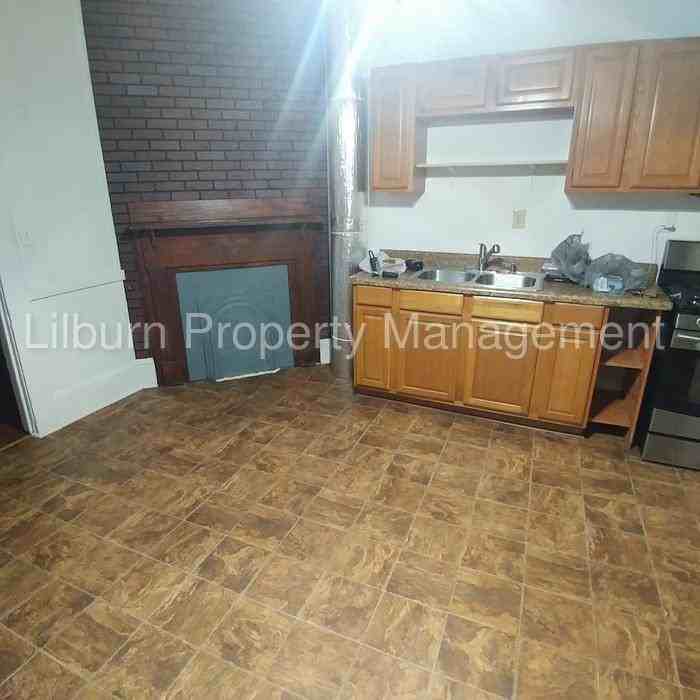 619 Gaskill St SE #B - Photo 3 of 27