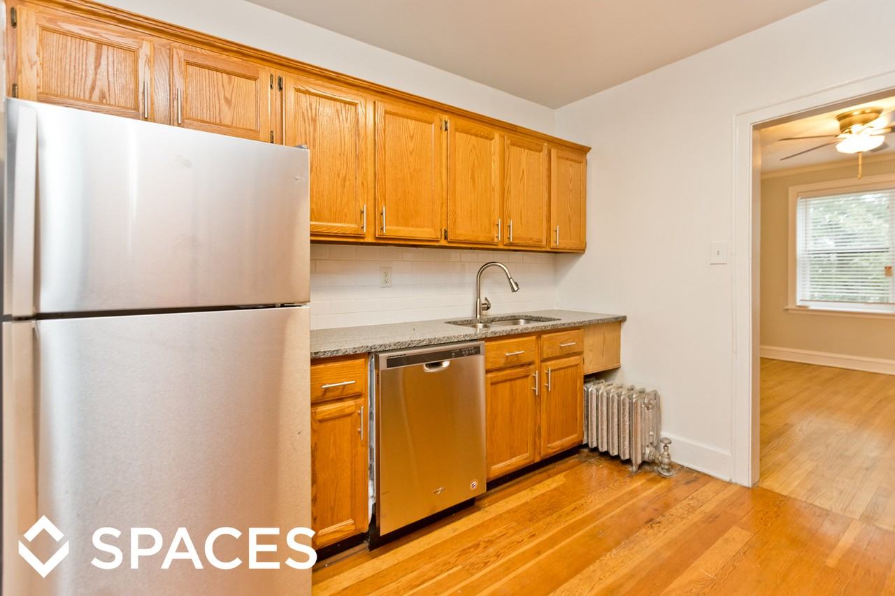 4858 North Hermitage Avenue 2A2nd flr, Chicago, IL 60640 2 Bedroom Apartment for 1,800/month