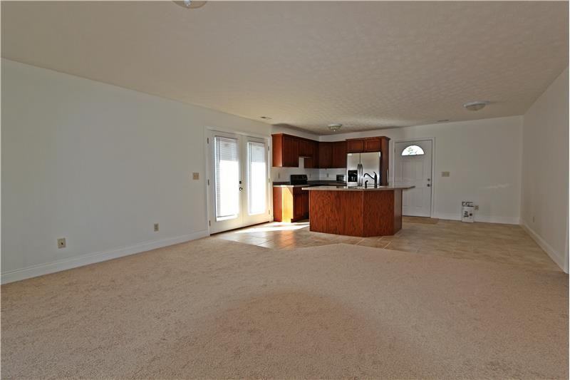 1001 Peyton St - Photo 2 of 9