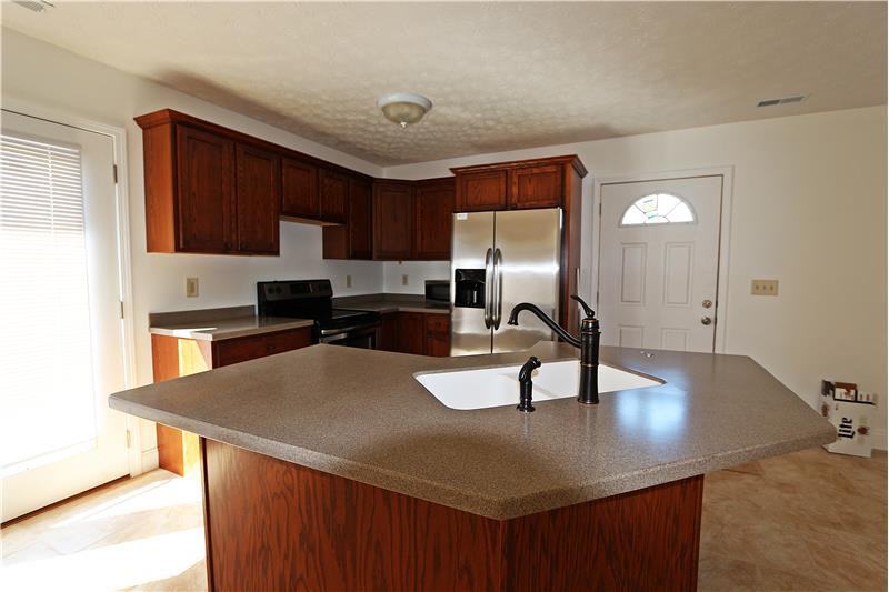 1001 Peyton St - Photo 3 of 9