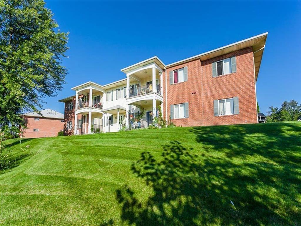 CenterPointe Apartments & Townhomes 5570 Centerpointe Blvd