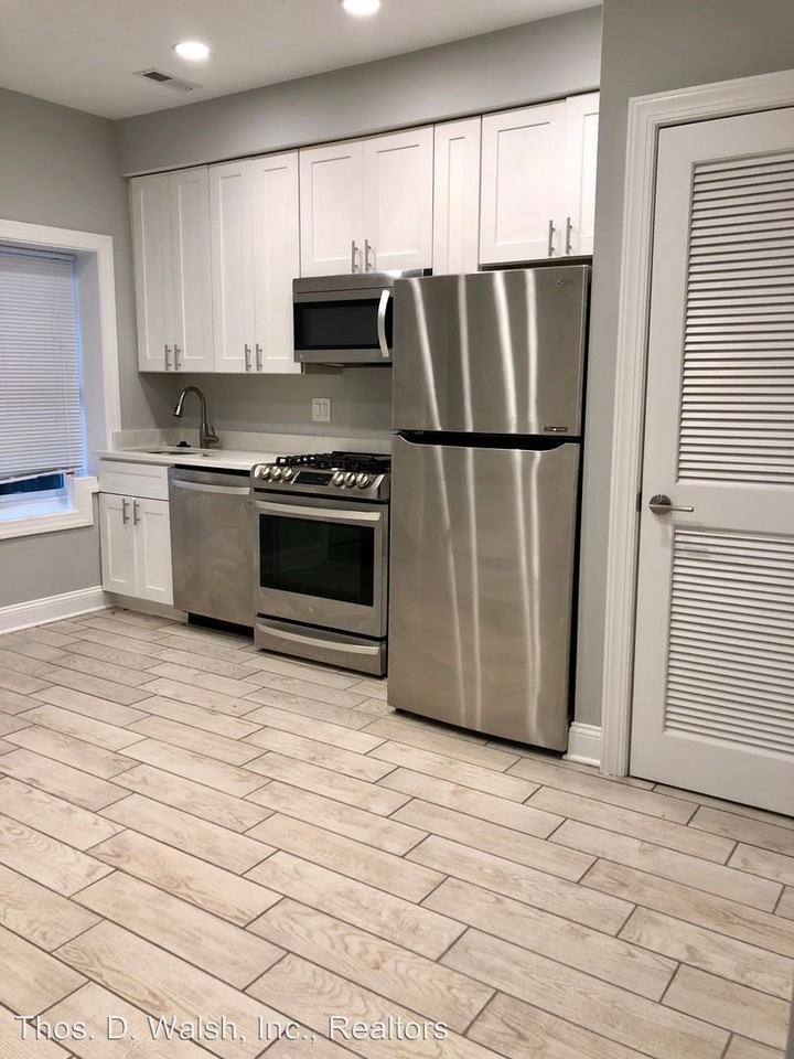 1015 E ST SE - Photo 2 of 10