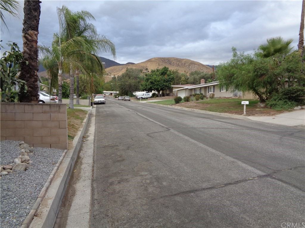 4122 Newport Ct N - Photo 3 of 10