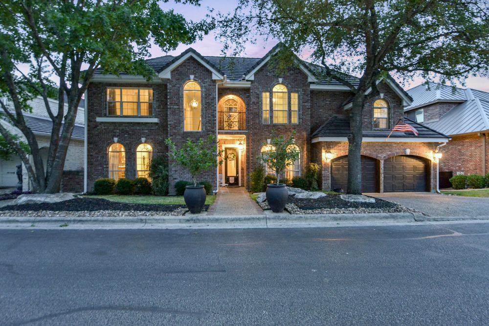 135 Westcourt Ln - Photo 2 of 40