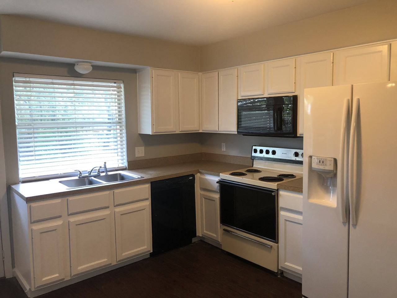 710 Victoria Drive - Photo 3 of 11