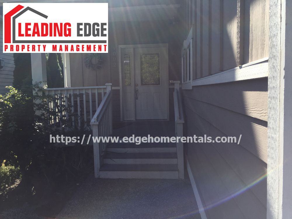 1002 Greenleaf Ave - Photo 2 of 40