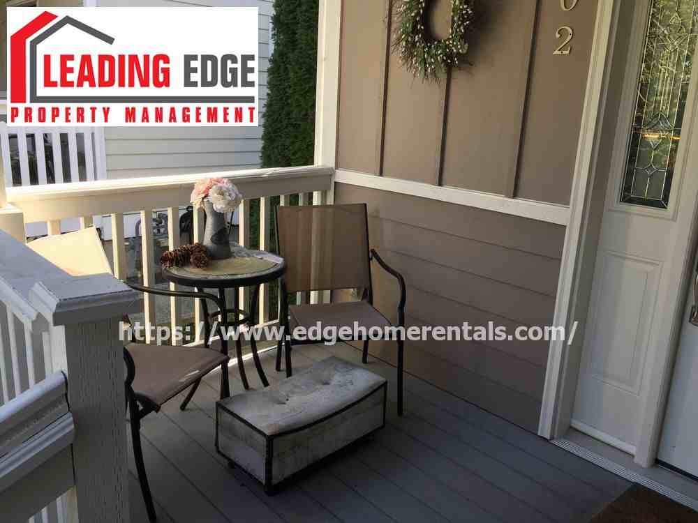 1002 Greenleaf Ave - Photo 3 of 40