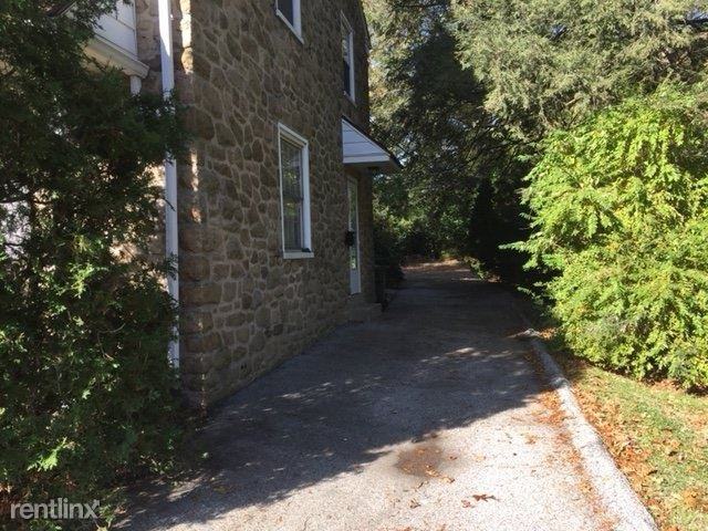 1208 Highland Ave - Photo 2 of 5