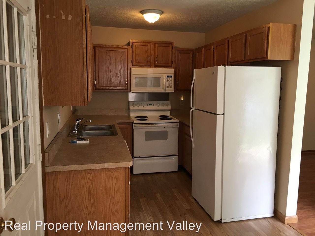 11 Russel Ct - Photo 2 of 11