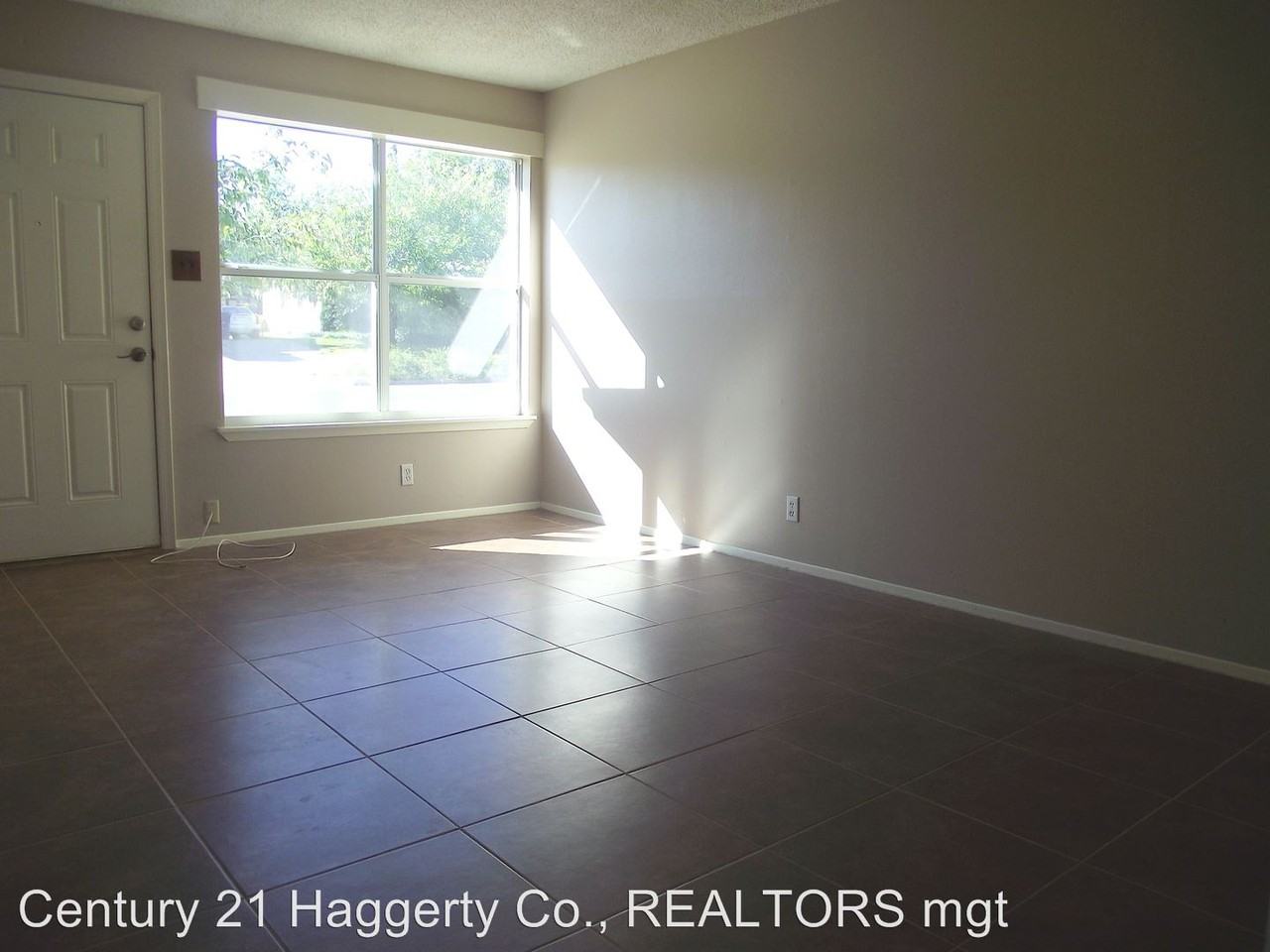 10204 Kellogg St - Photo 2 of 15