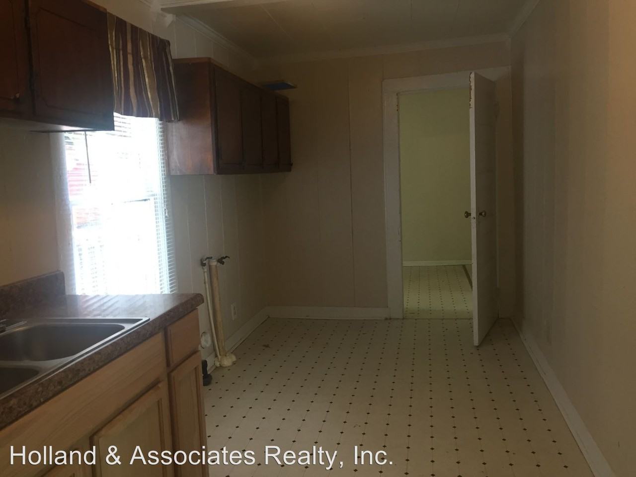 1319 Ridge Ave - Photo 3 of 9