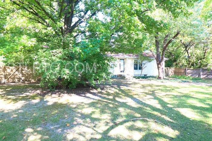 12062 Garden Ln - Photo 2 of 27