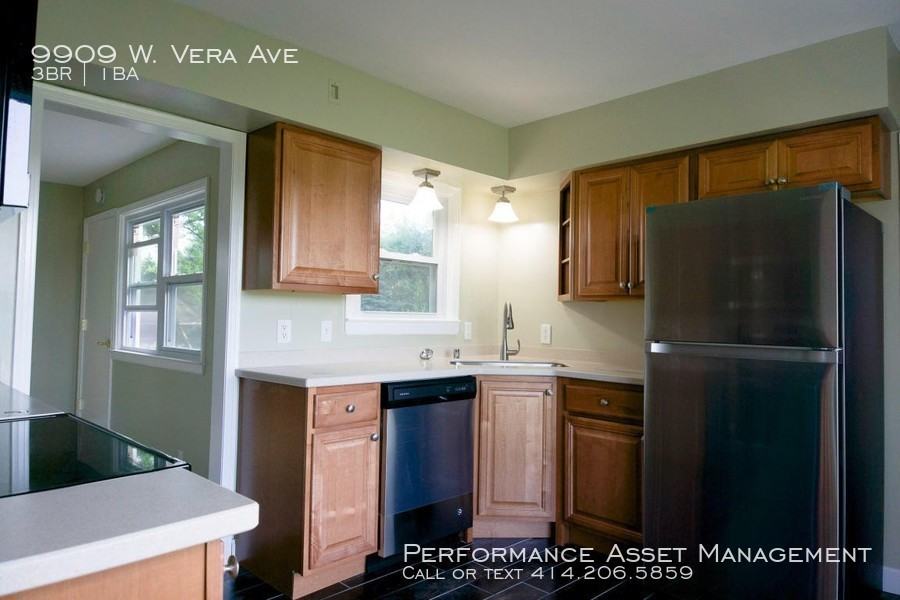 9909 W Vera Ave - Photo 3 of 16