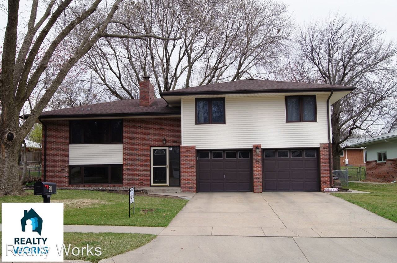 541 Driftwood Dr - Photo 2 of 19