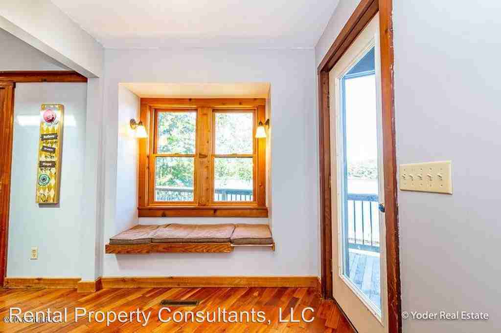 13515 Oakcrest Ave NE - Photo 2 of 33