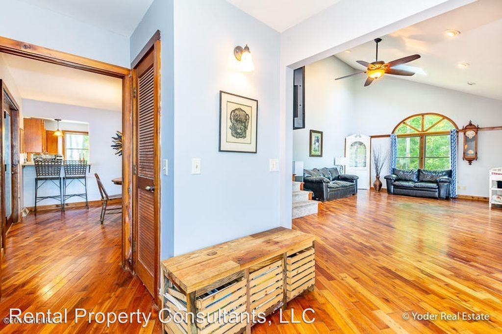 13515 Oakcrest Ave NE - Photo 3 of 33