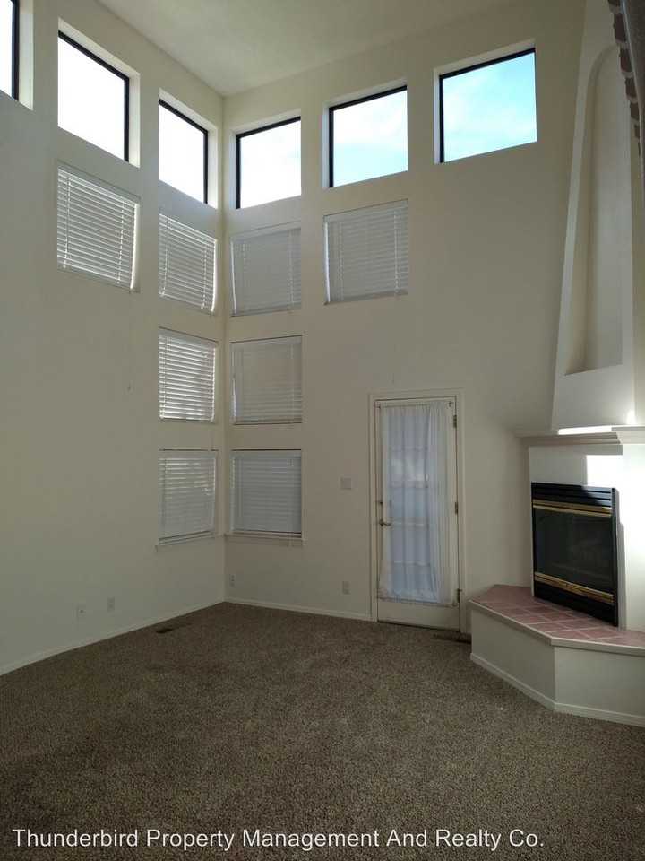 13228 Executive Ridge Dr NE - Photo 3 of 12