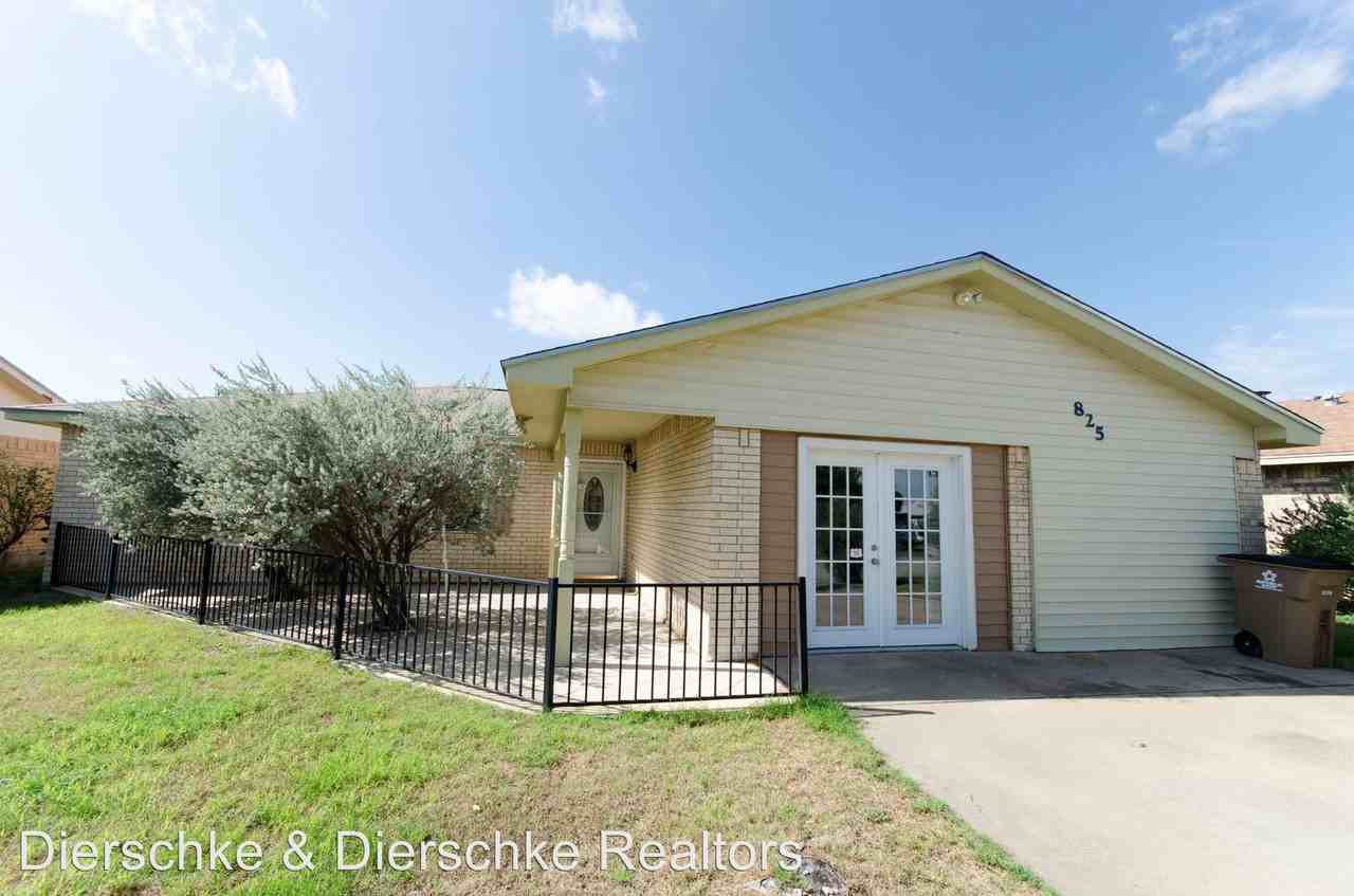 825 E 41st St - Photo 2 of 33