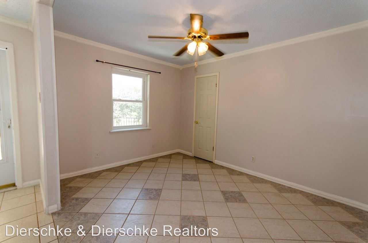 825 E 41st St - Photo 3 of 33