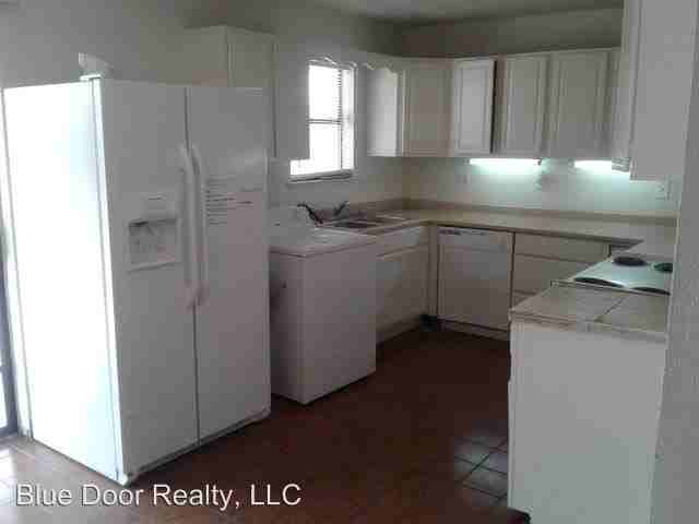 10217 Paseo Del Norte NE - Photo 3 of 9