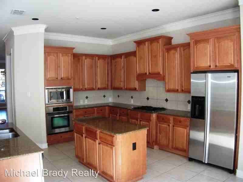 3925 Spring Garden Dr - Photo 3 of 17